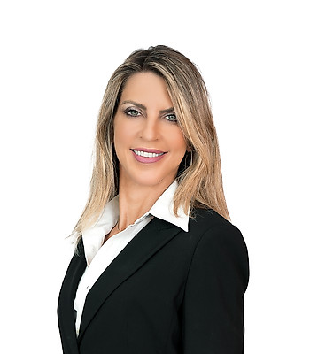 Portrait of Rhonda Calverley, REALTOR®.